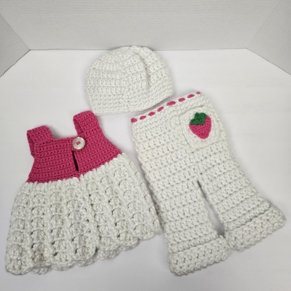 Handmade‎ Girls Matching Strawberry crocheted Set Pink White Baby 0-3 Months - Picture 3 of 8